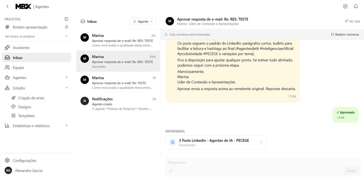 Tela de Inbox do MBX Agentes mostrando um pedido de aprovação de resposta de e-mail, com o entregável anexado e os botões de aprovar e reprovar